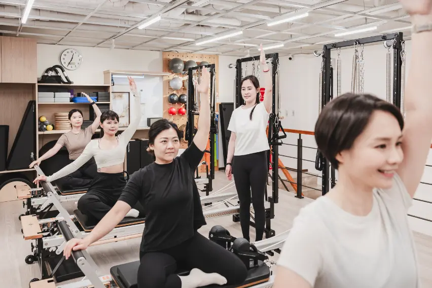 Joanne 教練帶領精緻小班團體課|逸力Elixir Movement Studio